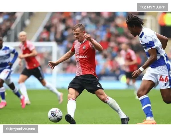 特写：诺丁汉森林40岁老门将的英超第300场，赛前获赠纪念球衣